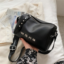 Bag Women&#39;s New Fashion Sports Bucket Pillow Bag Casual Texture Cylinder Pu Shou - £31.27 GBP