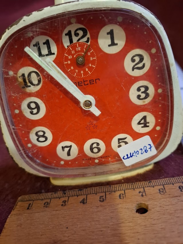 Vintage mechanical clock [CLK10287] - $49.00