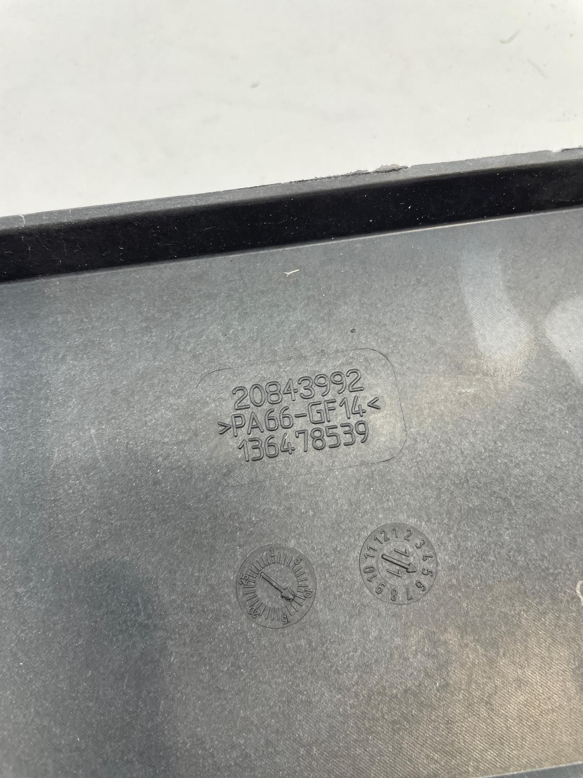 2011 Cadillac SRX Radiator Support Cover Complete W/ Rubber Seal 20843992 OEM Item image 12