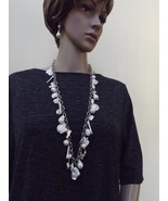 Genuine freshwater pearl necklace and earrings set.  - $2,284.74 MXN