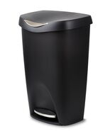 Umbra Brim Step On Trash Can - $1,134.27 MXN