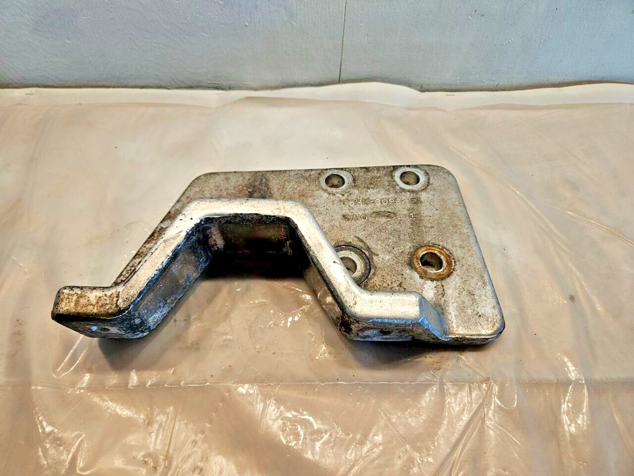 CAT C12 DIESEL ENGINE MOUNT ENGINE REAR 3685582 F6HT6096EA OEM - $205.35