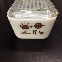 Vintage PYREX White Early American Refrigerator Dish 0502 with lid 502-C 1 ½ PT - £19.34 GBP