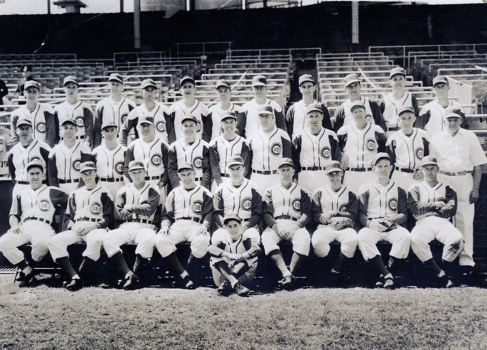 1941 CHICAGO CUBS 8X10 TEAM PHOTO BASEBALL MLB PICTURE - $4.94