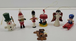 I) Vintage Lot of 7 Wooden Christmas Tree Holiday Ornaments - £14.80 GBP