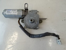 Mercedes W219 CLS63 CLS550 sunroof motor 2038203142 - $28.04