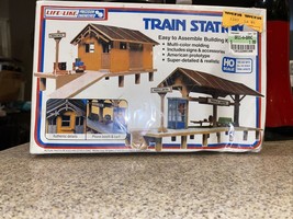 HO Scale Life-Like Train Station Model Kit, #1347, Brand New Factory Sea... - $12.20