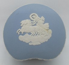 Vintage Wedgwood Jasperware White on Blue Kidney Shaped Trinket Box - £11.66 GBP