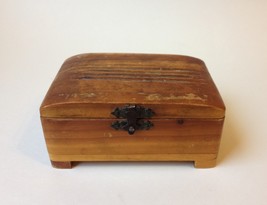 Vintage Carved Wood Trinket Jewelry Box Keepsake Engraved &quot;Roberta 1950&quot; - £27.63 GBP