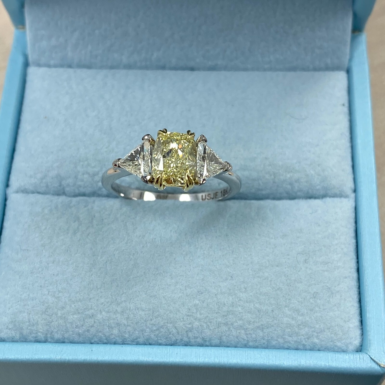 3 Pierre Certifié GIA 2.13 CT Coussin Lumière Jaune Bague Diamant 18k or Blanc Item image 6