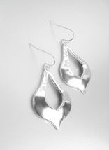 CHIC Urban Anthropologie Lightweight Silver Organic Tear Drop Dangle Earrings - £11.98 GBP