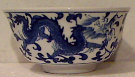 A Pair Of Antique Chinese Porcelain Dragon &amp; Phoenix Bowls In Light &amp; Dark Blue - £39.32 GBP