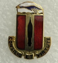 Vintage US Military DUI Pin 50th Field Artillery Battalion CONSILIO ET V... - £7.09 GBP