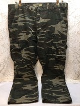 Men&#39;s Wrangler Jeans Company Cargo Camouflage Size 42 x 30 Pants - $12.67