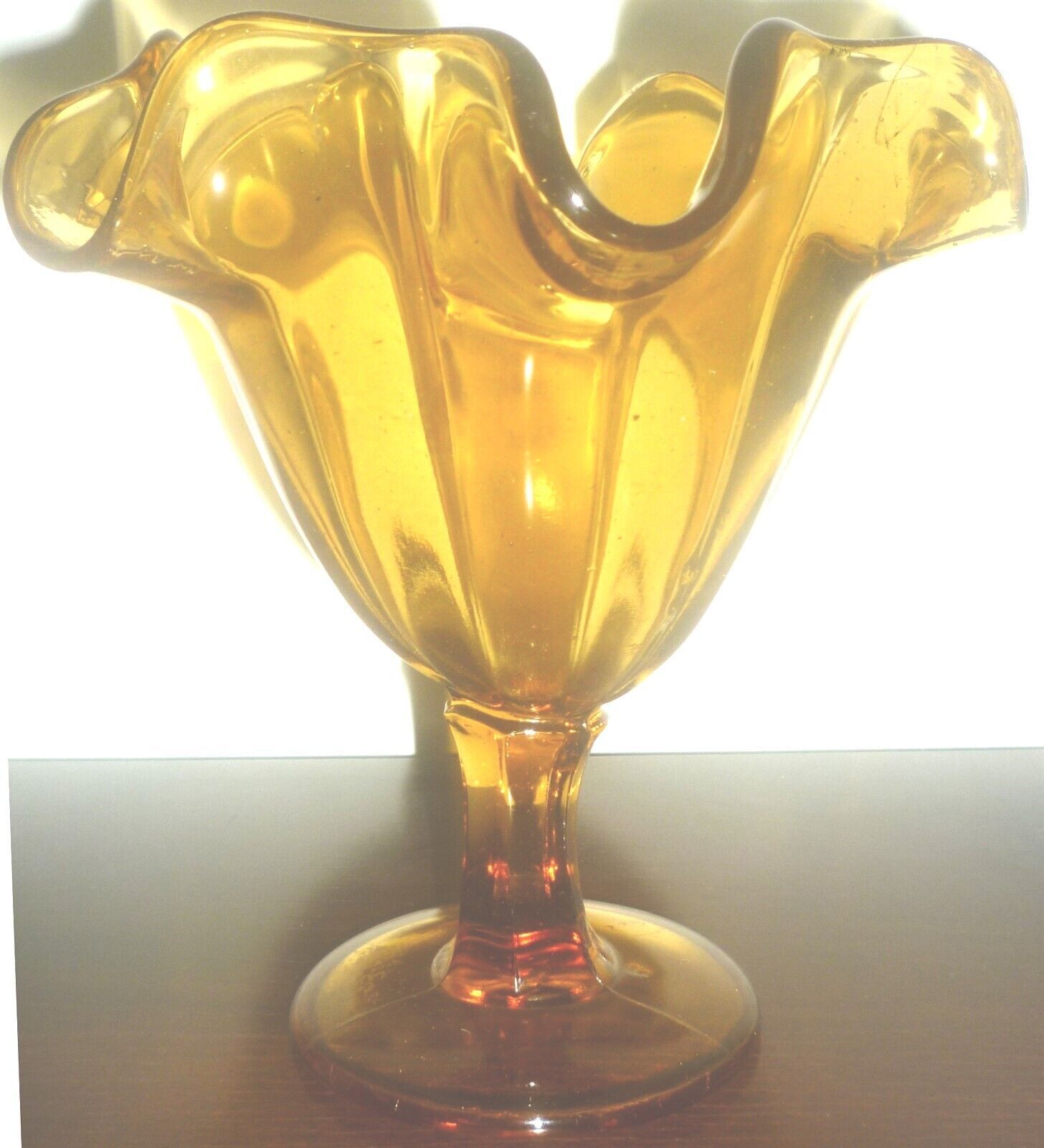 VINTAGE MARIGOLD AMBER GLASS CONVOLUTED RUFFLED PEDESTAL VASE DESERT BOW... - $15.68