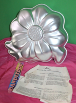 Wilton Sunflower Flower Aluminum Cake Mold  502-437 Baking Party Pan - $24.74