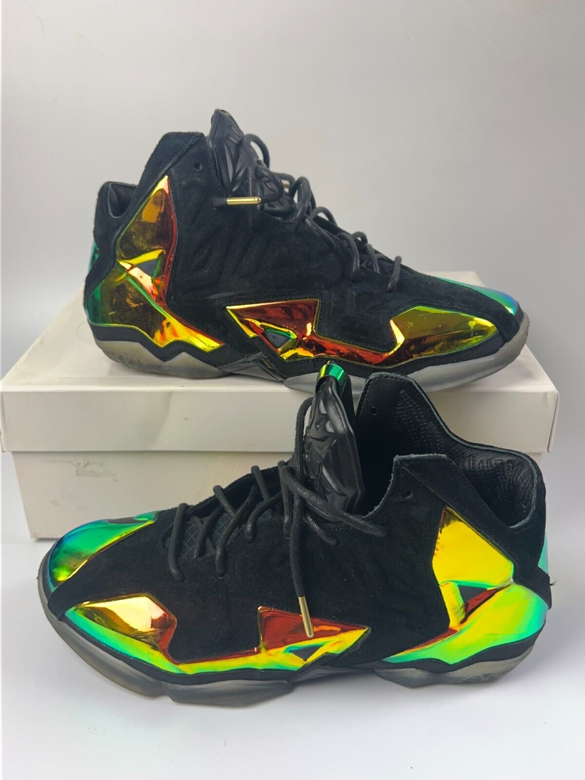 Primary image for Nike LeBron 11 EXT Kings Crown Size 9.5 Black Metallic Iridescent 677693-001