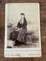 Vintage Cabinet Card. Young woman by O.C. Burdick in Minneapolis, Minnesota - £20.64 GBP