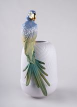 Lladro 01009540 Macaw Bird Vase - £1,461.64 GBP