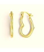14K yellow gold heart hoop earrings dainty cute 15mm in diameter - €91,18 EUR