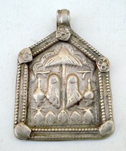 ANTIQUE TRIBAL OLD SILVER AMULET PENDANT FOOTPRINT INDI - £86.84 GBP