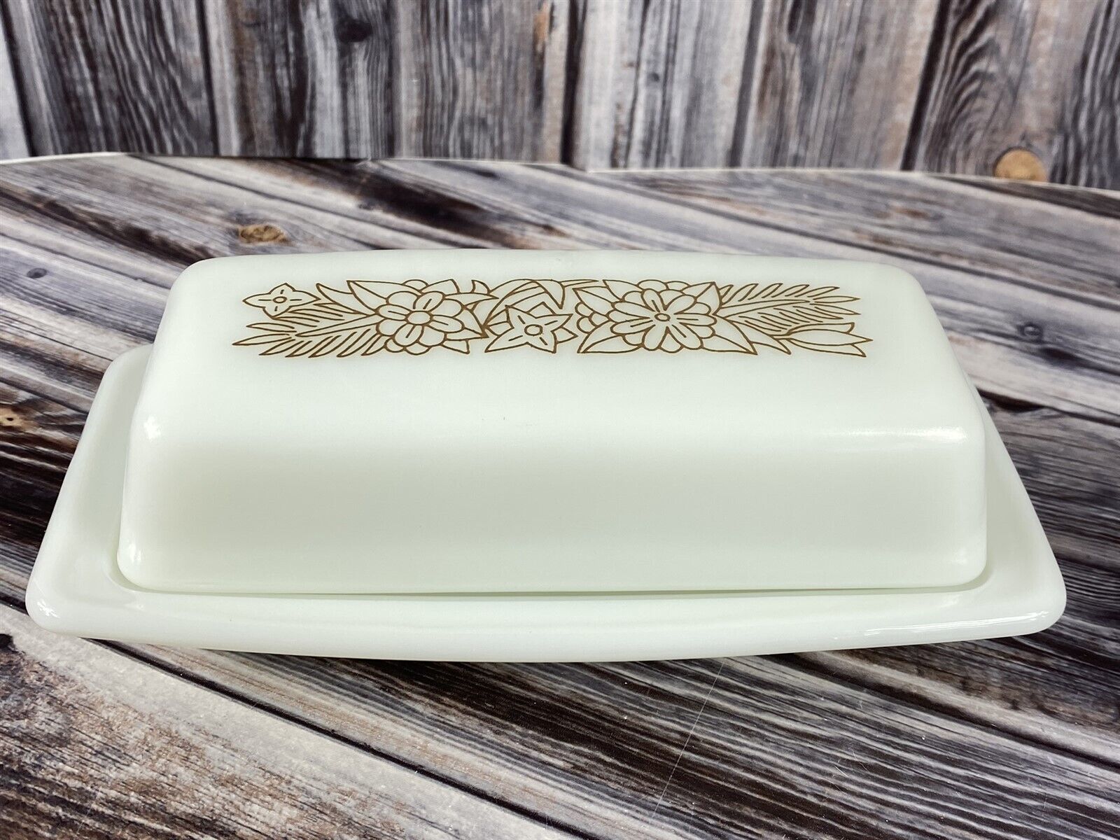 Primary image for VINTAGE PYREX WHITE MILK GLASS WOODLAND BUTTER DISH - EXCELLENT CONDITION
