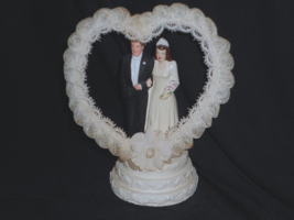 Vintage 1947 Chalkware Bride &amp; Groom Wedding Cake Topper Wire Heart and Lace - £11.87 GBP