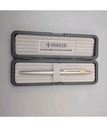 Parker Classic Ball Point Pen w/Case Silver - $379.82 MXN