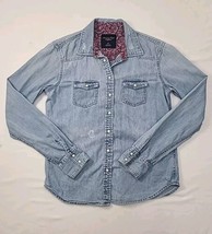 American Eagle Womens Size S Pearl Snap Denim Shirt  Distressed Blue Light Wash - £13.14 GBP