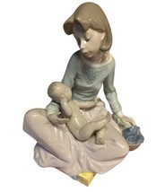 LLADRO Figurine 5845 DRESSING THE BABY Retired Collectible. - $88.83