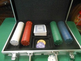 Great Collectible  200 POKER CHIPS including Aluminum Travel CASE - $22.36