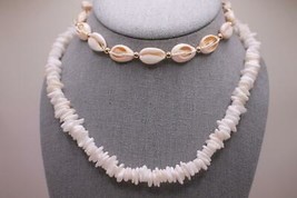 NIB Une Douce Puka Shell Choker Necklace Duo Cowrie Seashell Necklace Conch - £3.72 GBP