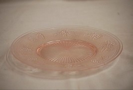 Woolworth Pink Westmoreland Depression Glass Luncheon Plate Pink Beaded Grapes b - £15.81 GBP