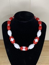 Vintage Avon &quot;Sunsations&quot; 1987 White And Red Lucite Puzzle Bead Necklace 16” - £15.18 GBP