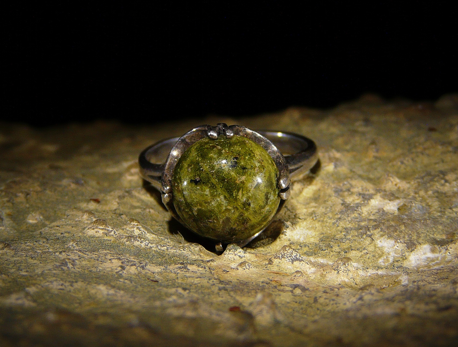 POWERFUL WEREWOLF Entity in Vintage Serpentine Sterling Ring haunted by izida - £262.04 GBP