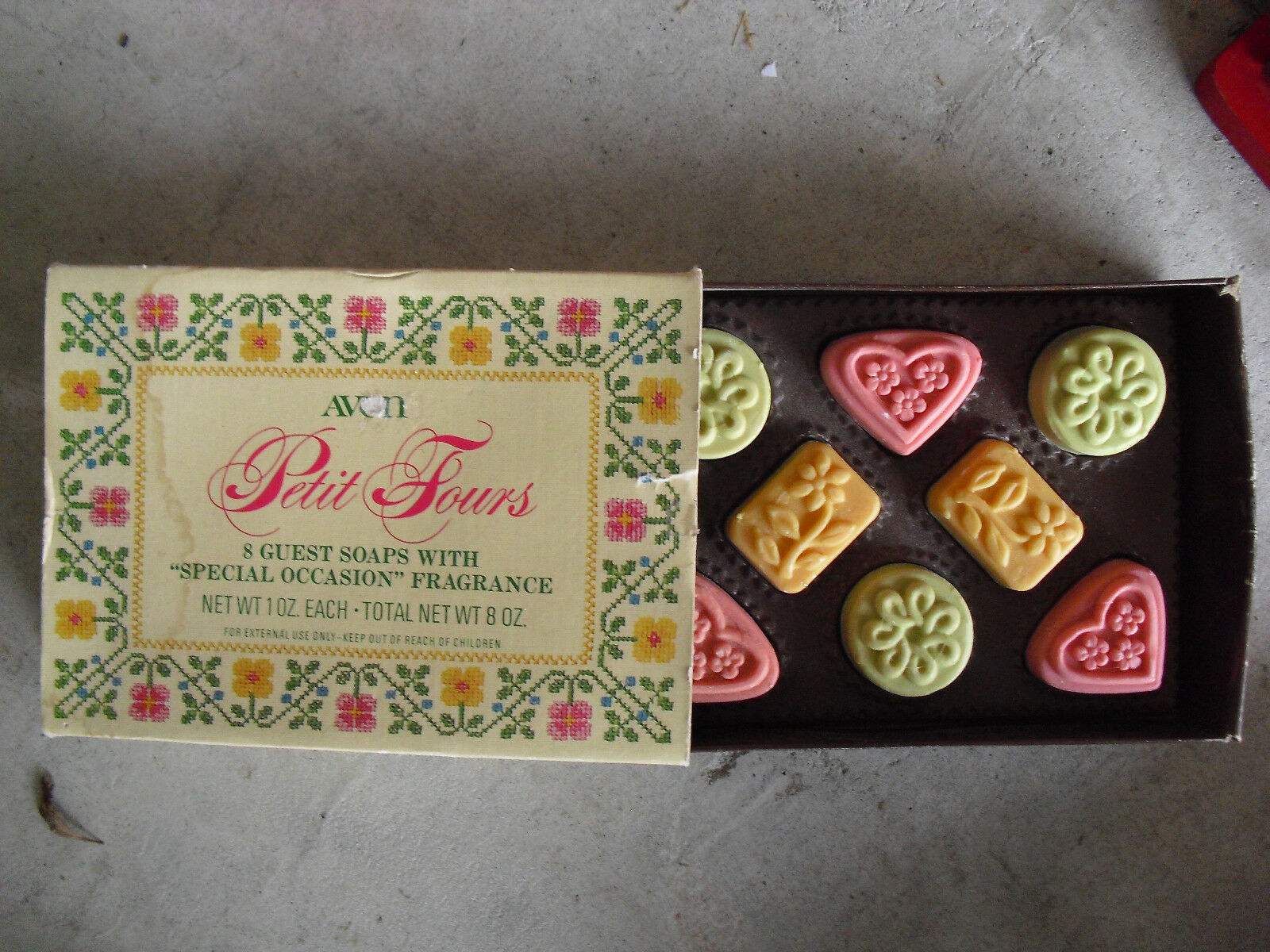 Primary image for Vintage Avon Petit Fours Guest Soaps in Box