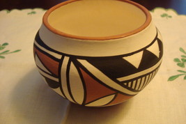 C.Chavez Laguna Pueblo bowl bulbous form, geometric design ORIGINAL [68] - £35.03 GBP