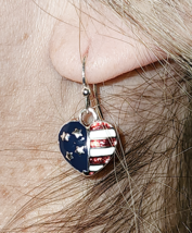 Patriotic American Flag Heart Earrings - $260.72 MXN