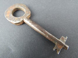 Antique Hand Forged Cast Iron Skeleton Key 1800&#39;s Or Earlier - £23.85 GBP