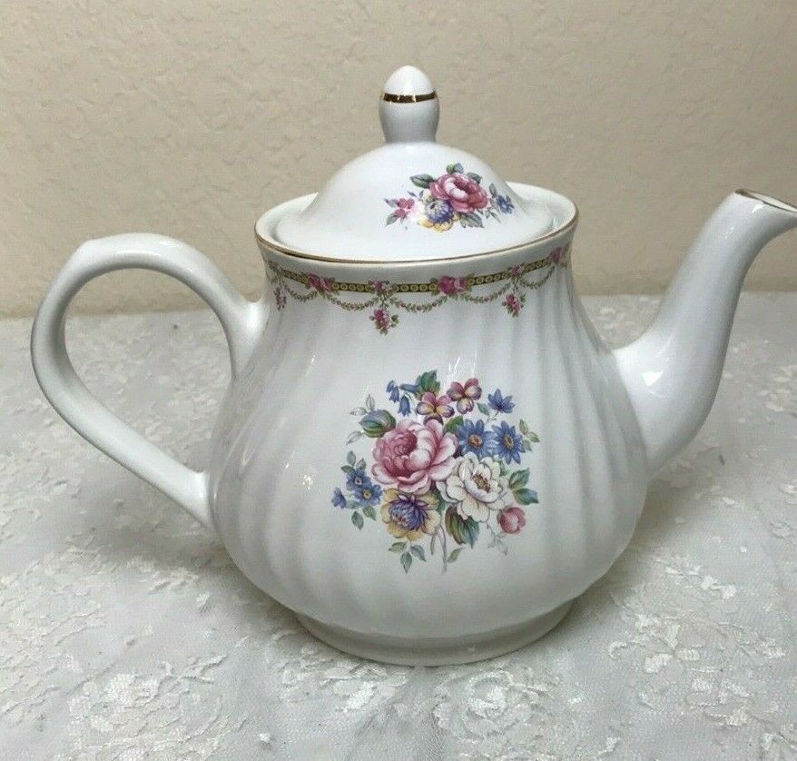 Primary image for Arthur Wood & Son Staffordshire Vintage Porcelain Teapot #6522 6.75 x 9  x 5.75"