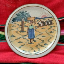 Dedza Malawi 7&quot; plate Africia village scene, hand painted - $472.74 MXN