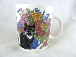 Cat Mug Black White &amp; Calicos Butterflies and Flowers Coffee Tea cup - $151.10 MXN