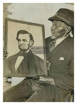 BLACK CIVIL WAR SOLDIER HOLDING PORTRAIT OF PRESIDENT ABRAHAM LINCOLN 5X... - $11.32