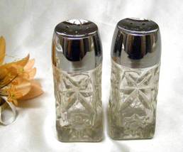 1776 Vintage Anchor Hocking Early American Prescut Glass Salt N Pepper Set - £9.59 GBP