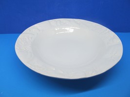 Fapor Portugal White Embossed 13&quot; Pasta Serving Bowl In Excellent Condition - £21.67 GBP