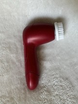 Red Electric Facial Cleansing Brush Skincare Tool. - $251.63 MXN