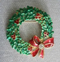 AAi Festive Enamel Gold-tone Christmas Wreath Brooch 1980s vintage - £9.17 GBP