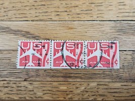 US Stamp US Air Mail 7c Used Red Strip of 3 - £3.74 GBP