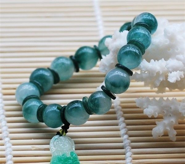 Beautiful Stretchy 10mm Light Green Jade Beaded Goddess KWAN-YIN Dangle ... - $3.51