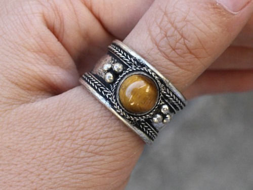 Large Adjustable Tibetan Round Tiger Eye Gemstone Weaving Dotted Amulet ... - $7.15